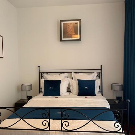 Botanique Suites Airbnb, Antwerpen Eksteriør billede