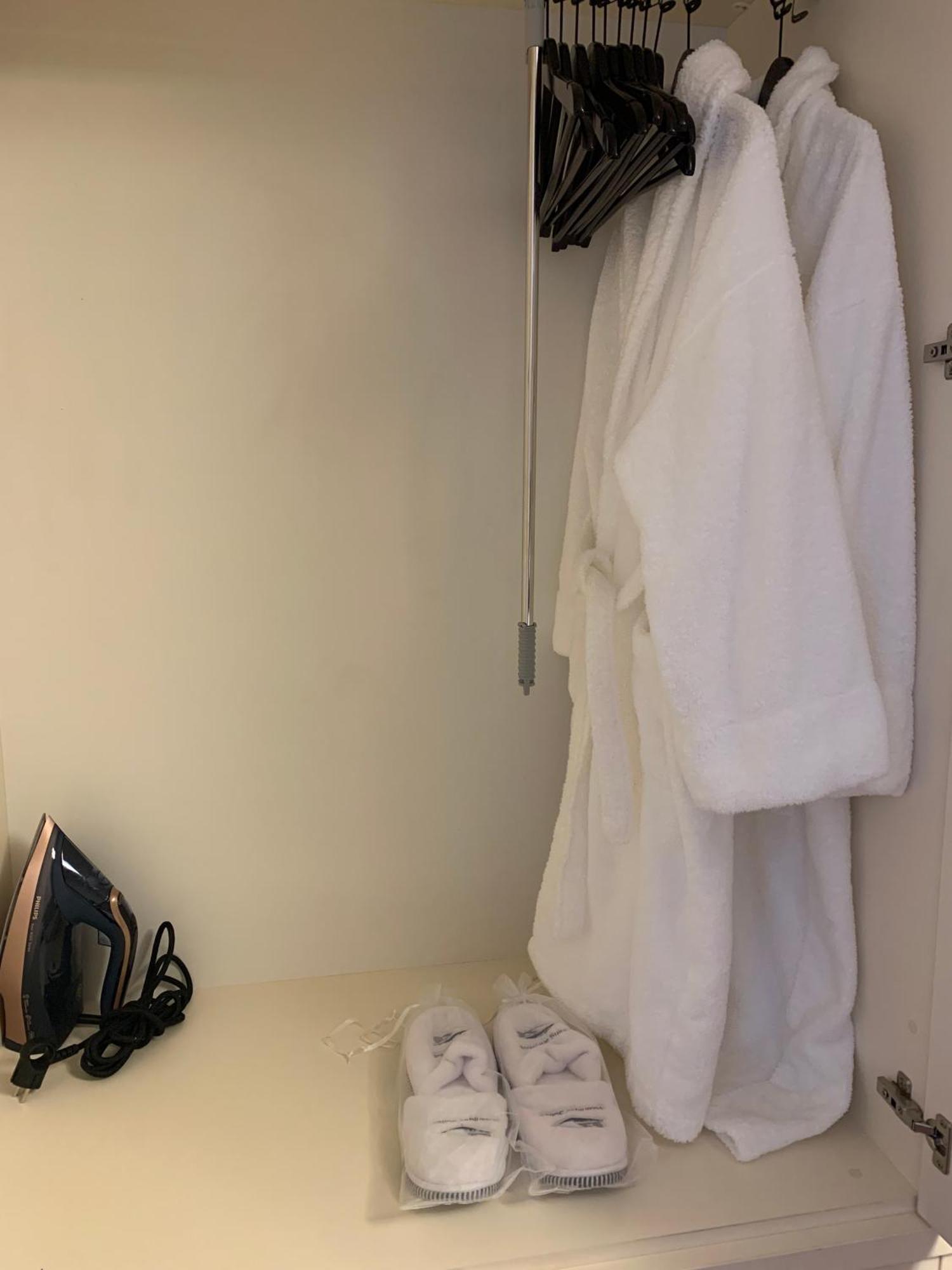 Botanique Suites Airbnb, Antwerpen Eksteriør billede